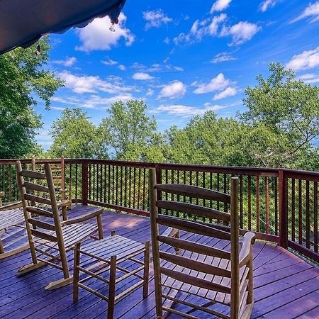 Three Bears Den, Hot Tub, Pool Table, Pool Access, 1089 Free Tickets Each Paid Day, Dollywood Inclu Villa Gatlinburg Exterior photo
