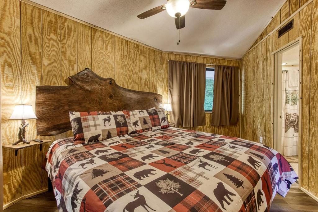 Three Bears Den, Hot Tub, Pool Table, Pool Access, 1089 Free Tickets Each Paid Day, Dollywood Inclu Villa Gatlinburg Exterior photo