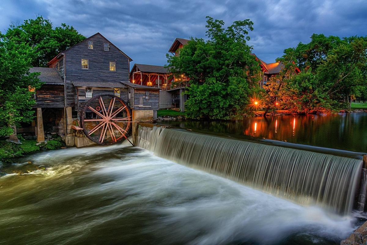Three Bears Den, Hot Tub, Pool Table, Pool Access, 1089 Free Tickets Each Paid Day, Dollywood Inclu Villa Gatlinburg Exterior photo