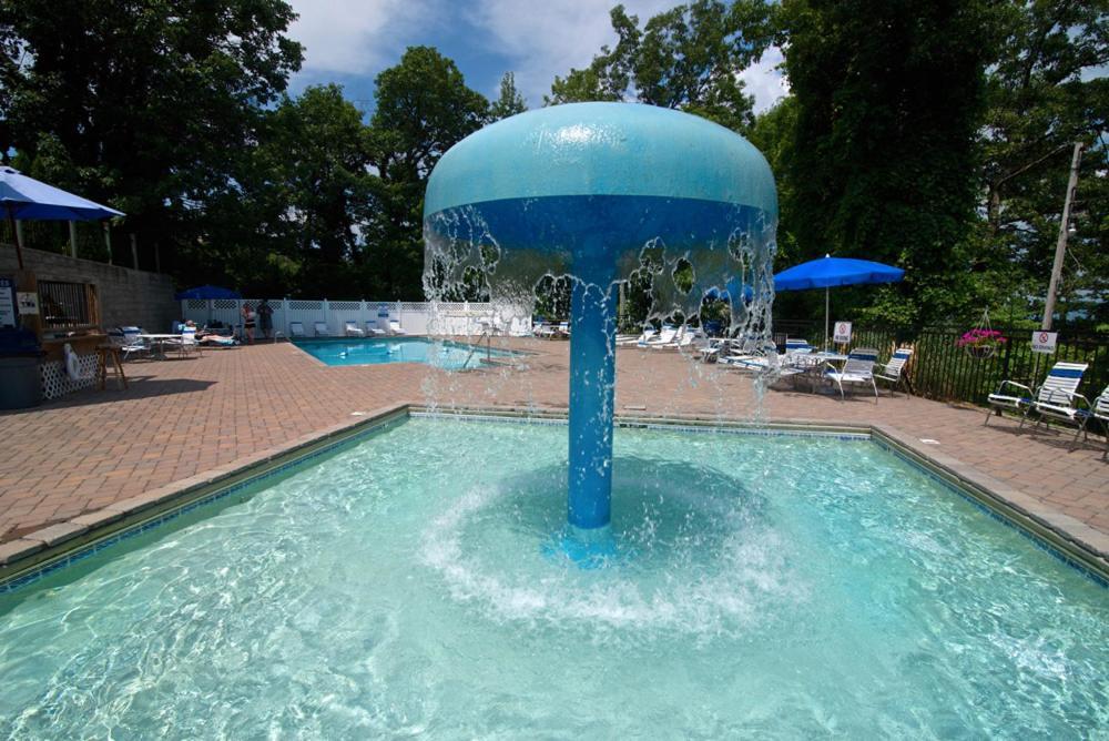 Three Bears Den, Hot Tub, Pool Table, Pool Access, 1089 Free Tickets Each Paid Day, Dollywood Inclu Villa Gatlinburg Room photo