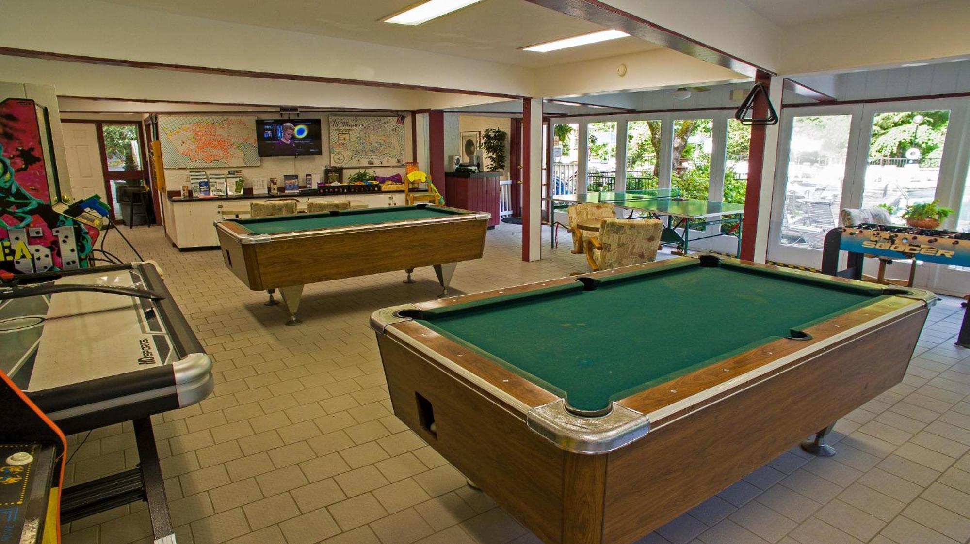 Three Bears Den, Hot Tub, Pool Table, Pool Access, 1089 Free Tickets Each Paid Day, Dollywood Inclu Villa Gatlinburg Room photo