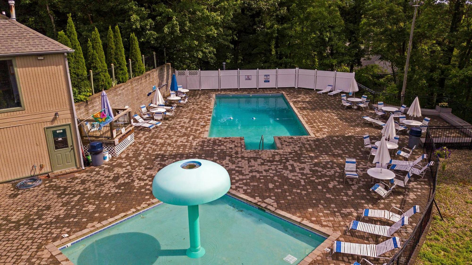 Three Bears Den, Hot Tub, Pool Table, Pool Access, 1089 Free Tickets Each Paid Day, Dollywood Inclu Villa Gatlinburg Room photo
