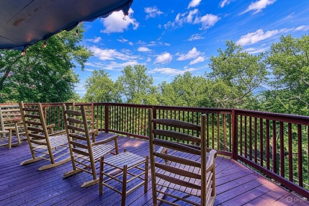 Three Bears Den, Hot Tub, Pool Table, Pool Access, 1089 Free Tickets Each Paid Day, Dollywood Inclu Villa Gatlinburg Exterior photo